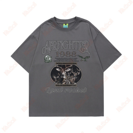 gray shirt with short sleeves